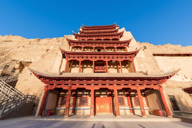 始建於公元4世紀的敦煌莫高窟，是全國重點文物保護單位。（Shutterstock）