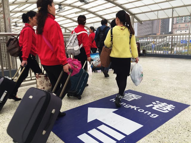 香港作為中國對外的超級聯繫人，卻又同時不屑其所服務的客戶，香港在經濟上的衰落似乎在所難免。（亞新社）