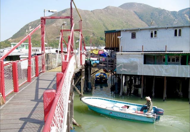 大澳人自資募集款項，並親手建造新基大橋。