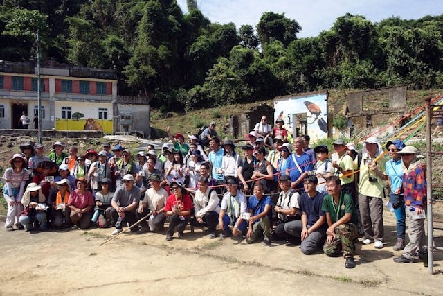 梅子林藝術活化計劃吸引一群市民遠道而來認識這條荒村。