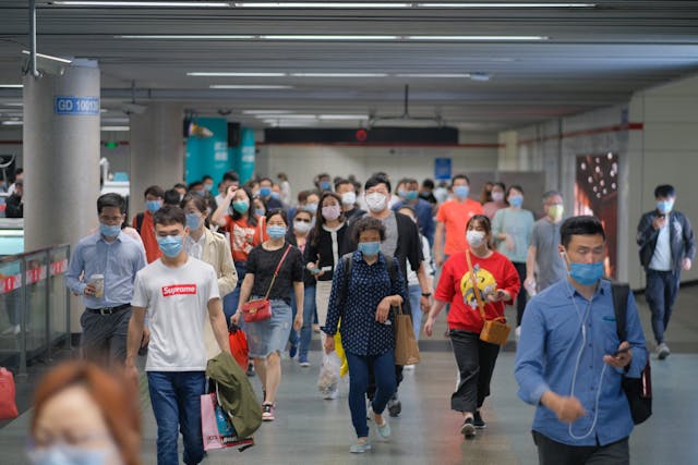 有些香港人素來因對內地的優越感，而有一些揮之不去的反共和反中意識。（Shutterstock）