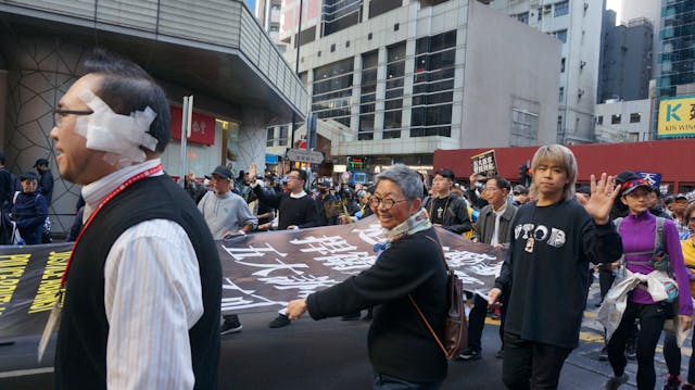 趙家賢、吳靄儀、阮民安、陳淑莊在遊行隊伍中。