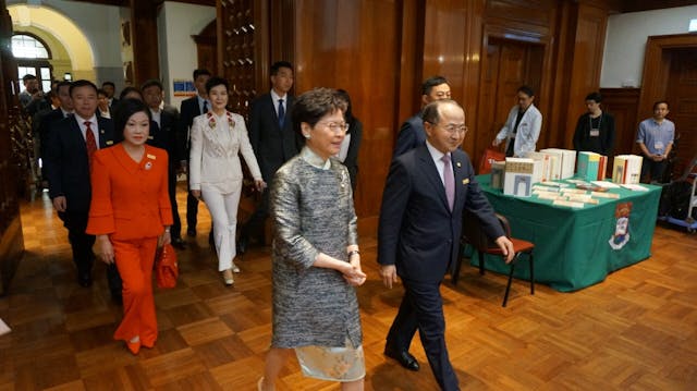 中聯辦前主任王志民更毫不掩飾地提出「中環西環行埋一齊幾好」，意欲號令天下，卻導致了全面管治權與高度自治權的對立統一的崩潰。（灼見名家圖片）