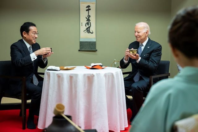 5月23日，拜登到訪日本，與首相岸田文雄會晤。（亞新社）