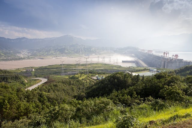 長江上游出現洪峰，三峽大壩的防洪能力料受考驗。（Shutterstock）