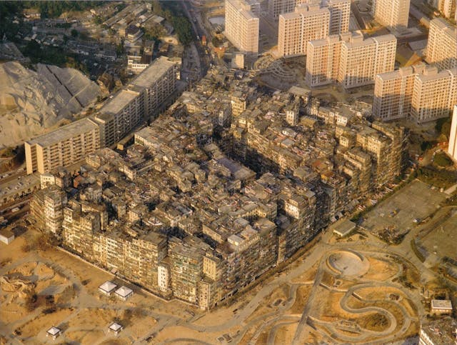 1989年的九龍寨城。（Wikimedia Commons）