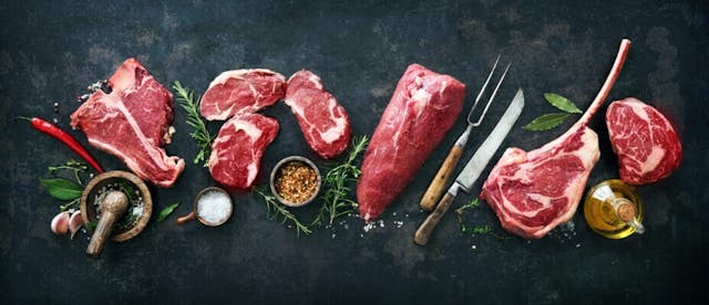 少鹽、少糖、少加工食物及紅肉，可減少中風危險因子。（Shutterstock）