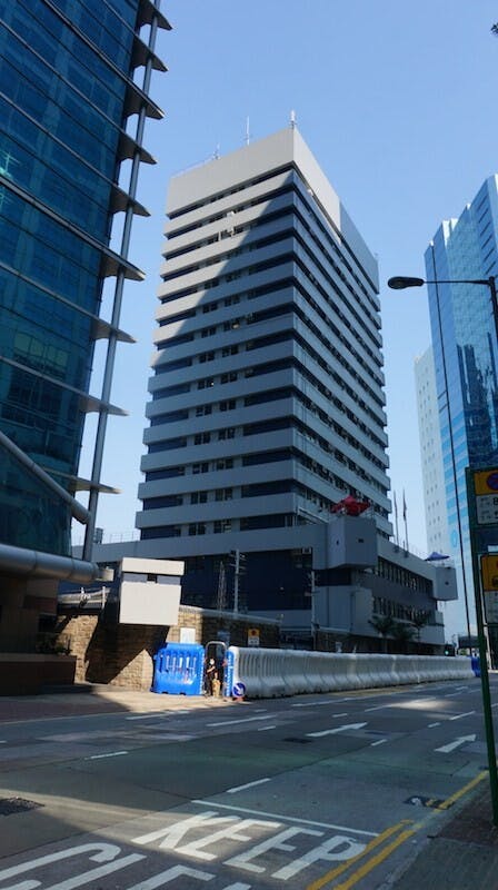 他是北角警署巡邏小隊的48歲高級警員。2月18日曾在西環明星酒家出席退休警司飯局。2月20日確診。