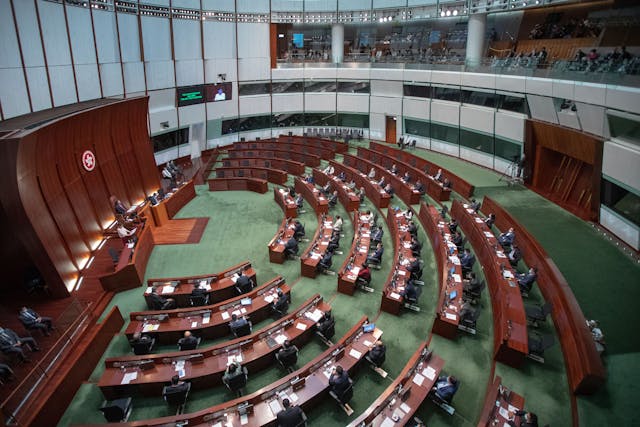 林鄭月娥女士表示，歡迎各界人士參與立法會選舉，需要不同領域的專業人士為香港出謀獻策。（亞新社）