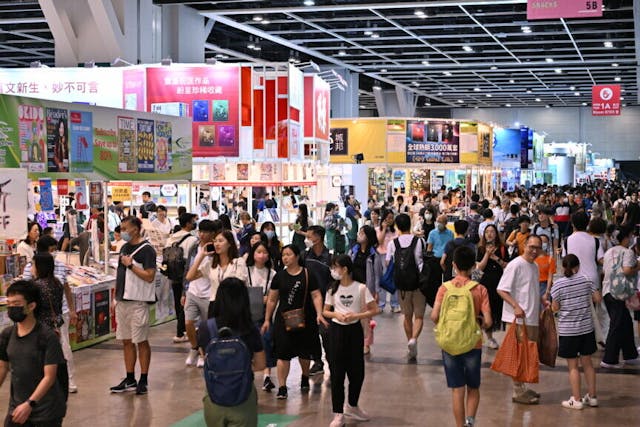 今年書展連同香港運動消閒博覽及零食世界吸引來自36個國家及地區，近780家參展商參與。（貿易發展局）