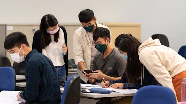 NP出家以前的生活，是他與「神童規劃」掙扎的寫照。（Shutterstock）