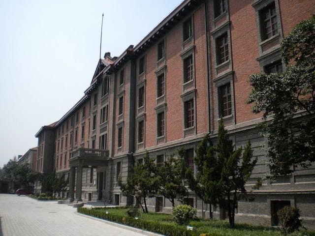 北京紅樓原為北京大學的原址，外牆以紅磚砌成。（Wikimedia Commons）