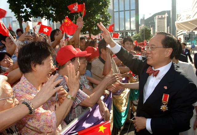 經人大釋法，明確補選是剩餘任期，確保了行政長官能順利選出。（亞新社）