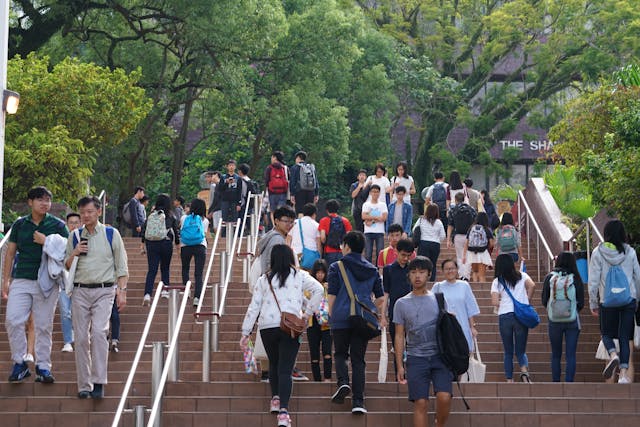 超過17000名日校考生考獲大學一般最低收生要求。（Shutterstock）