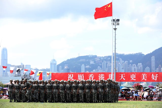 解放軍整齊地步操。