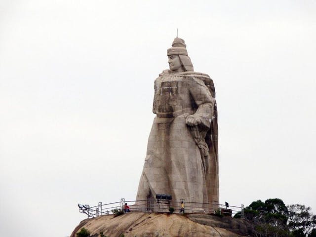 位於福建鼓浪嶼的鄭成功石像，1985年建成，高15.7公尺。（Wikipedia Commons）