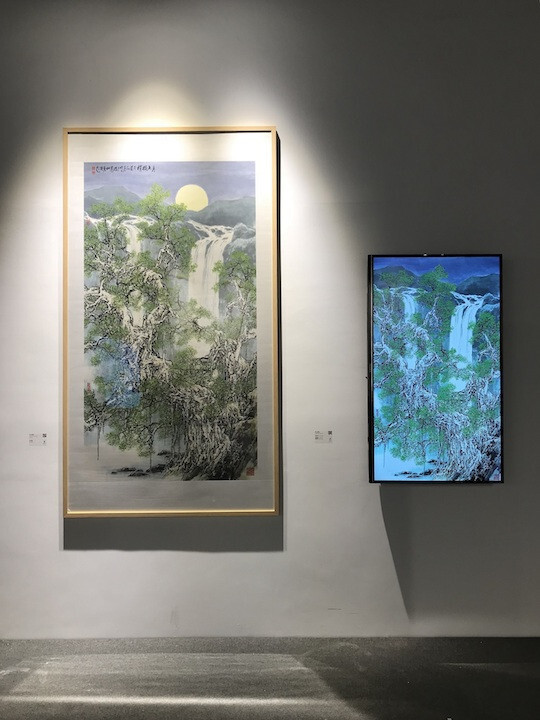 水墨動畫作品與原作並列展出。左圖為杜應強的《月上榕梢》，由香港公開大學鄧彥婷與李旻愷同學製成動畫。