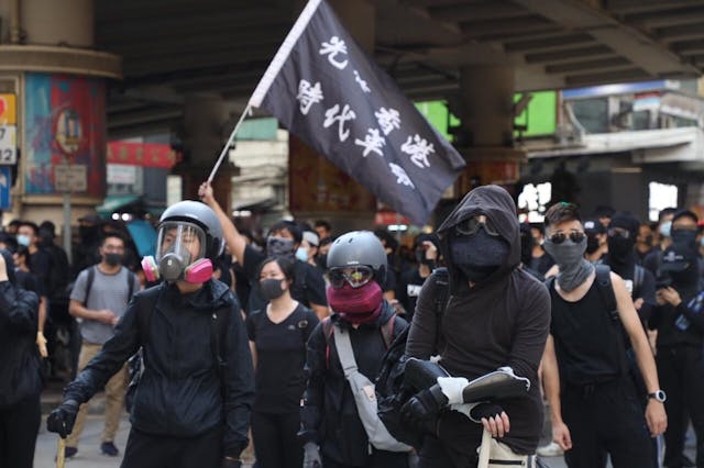 示威者在鵝頸橋橋底集結。