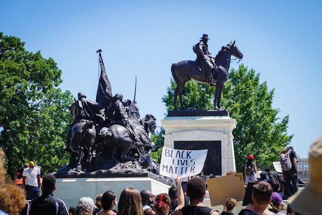 美國的反種族岐視浪潮，已演變成反對一切破壞種族平等的歷史。（Shutterstock）