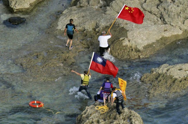 直至2012年，台灣仍有人士嘗試登陸釣魚台島。（亞新社）