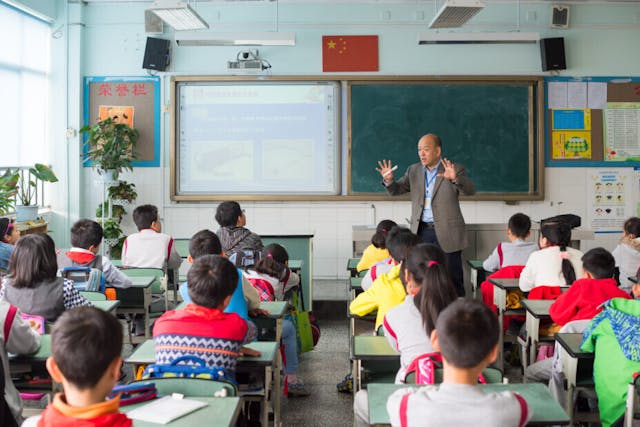 教育這個慢行業快跑之後的負面效應最終全面爆發。（Shutterstock）