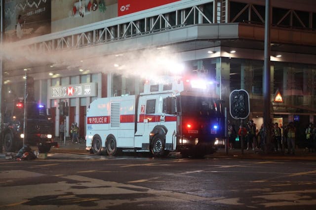 警方水炮車在旺角出動。