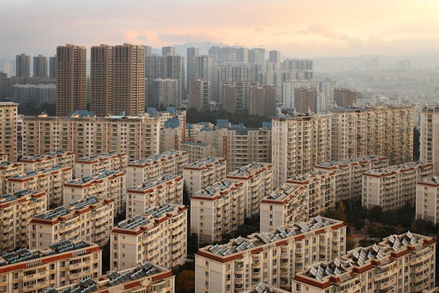 內地樓宇的維修、保養未夠成熟，相反香港則做得很好。（Shutterstock）