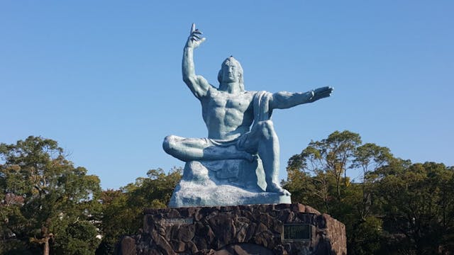 和平公園內的和平祈念像。