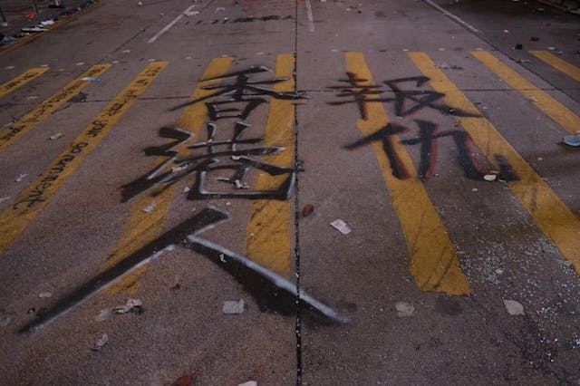 香港人報仇這個口號為抗爭運動響起警號。面對卑鄙政權的種種惡行，憤怒是正常。（亞新社）