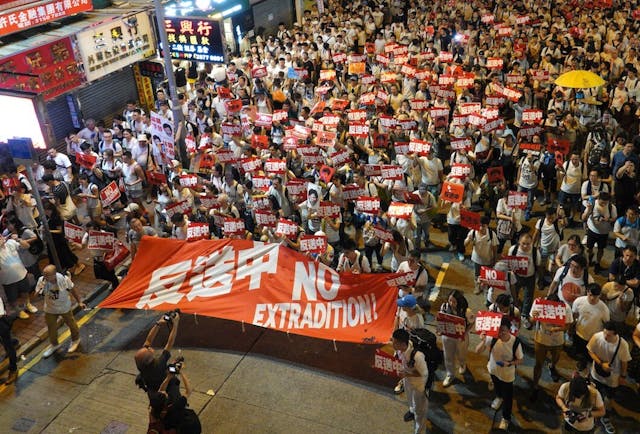 面對反修例運動的影響，港人對內地深感抗拒。（亞新社）