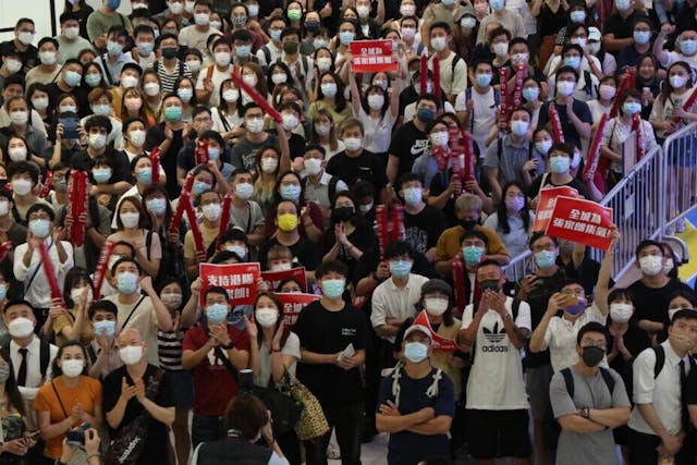 曾俊華認為，港隊在東京奧運取得佳績，應成為特區政府促進社會團結的契機。（亞新社）