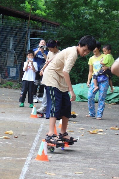 以學生學習蛇板為例，說明如何體現「兒童中心的教育思想」。