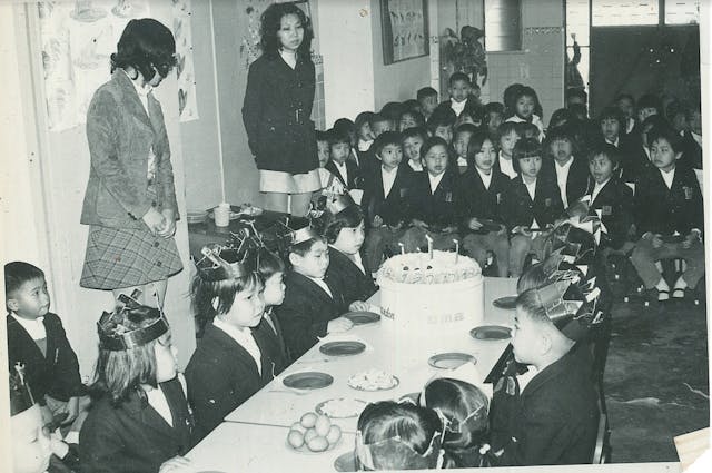 圖為天主教聖雅各伯幼稚園於1974年舉行的生日會，是小朋友最期待的活動。（圖片來源：天主教聖雅各伯幼稚園）