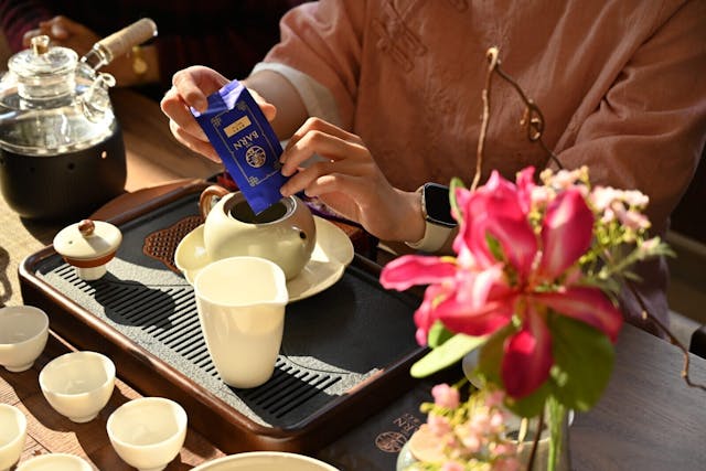 中國茶文化源遠流長,傳說始於神農時代,但直至唐朝才真正興起,其後又盛於宋,及至元、明兩朝,茶文化發展更為蓬勃。