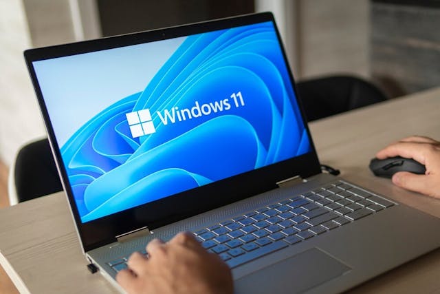 電腦上Windows 10轉為Windows 11，用者都需要忘掉舊的習慣，不然就不能掌握新的法則。（Shutterstock）