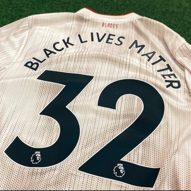 英超球員球衣的背部都有&ldquo;BLACK LIVES MATTER&rdquo;（黑人生命有價）的幾個大字。（Premier League Facebook）