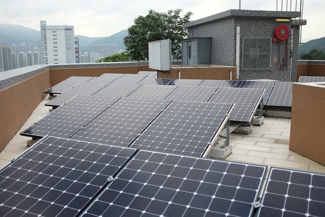 恒大部分建築物天台裝設太陽板，有效利用再生能源。