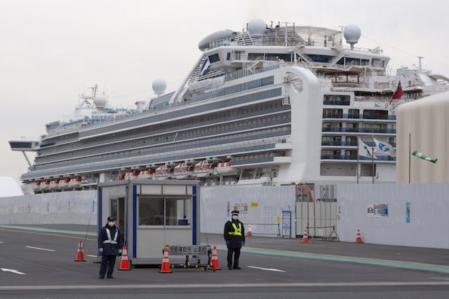 日本厚生勞動省的最新報告指出，「鑽石公主號」早於1月20日已經有兩名旅客病發，比香港吳伯1月23日病發更早，吳伯未必是源頭病人。（亞新社）