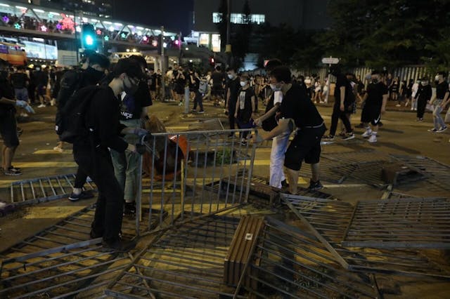 示威者堵塞道路。