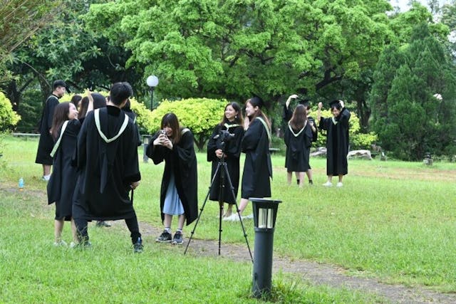 在現代社會，同一所大學、同一個學位、同一個行業，畢業生的工資可以有很大的差別。（灼見名家圖片）