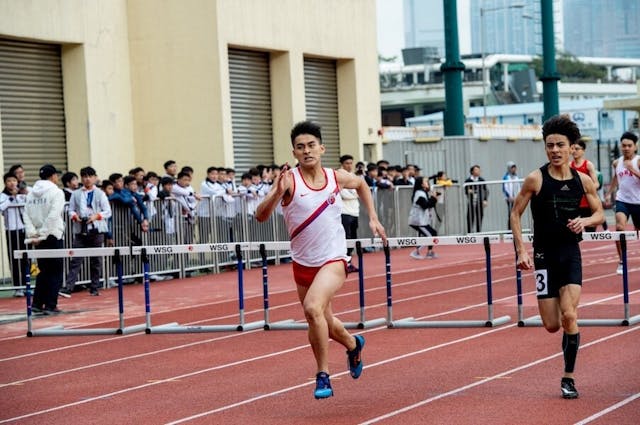 馮俊瑋熱愛運動，在中學時期循籃球、排球及田徑三線發展。（香港中文大學）