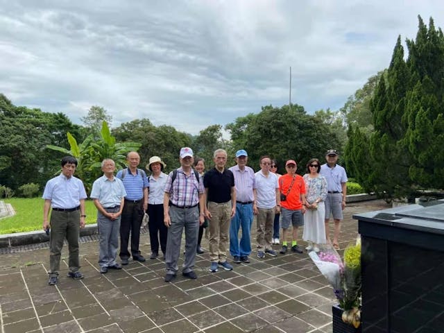 今年6月幸蒙李龍鑣先生組織眾好友往台中北屯大坑山孫將軍墓園致敬，算是了了一樁心願。