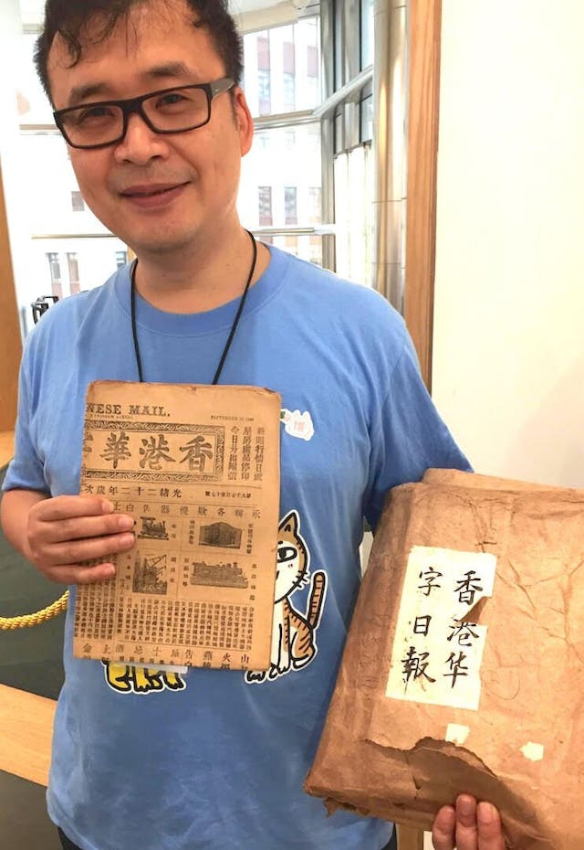 收藏家C君重金買入49份超過100年歷史的香港報紙。