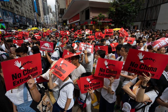 「六四」令很多香港人，尤其學生和年輕人，憎恨中國共產黨、與中共為敵。（Shutterstock）