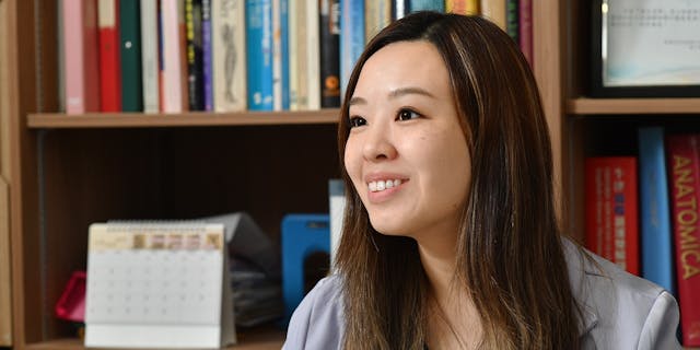 10年前，一心成為法醫人類學家的李衍蒨，回港就讀中大人類學碩士課程。