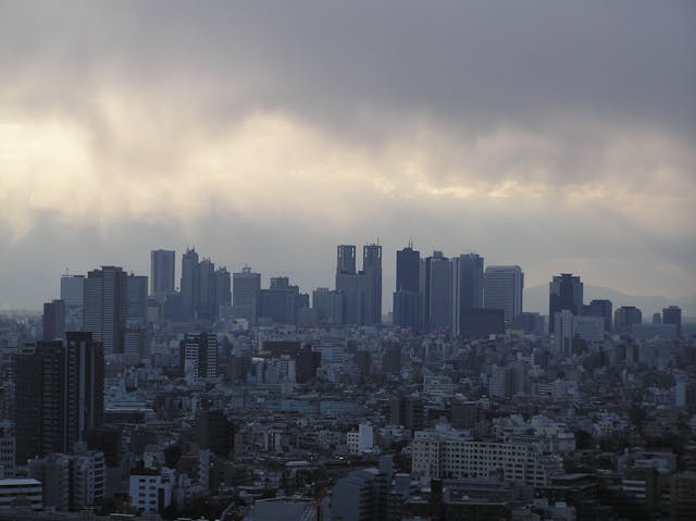 日本「失去30年」的原因不僅是泡沫經濟破裂，還有美國在同期對日本半導體產業的打壓。（Wikimedia Commons）