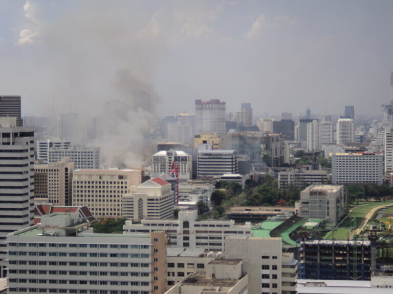 2010年泰政府軍清場曼谷硝煙瀰漫。