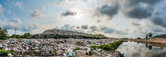 都市人過度消費，產生巨量的都市廢物，從源頭減廢成為地球每個人的責任。（Shutterstock）