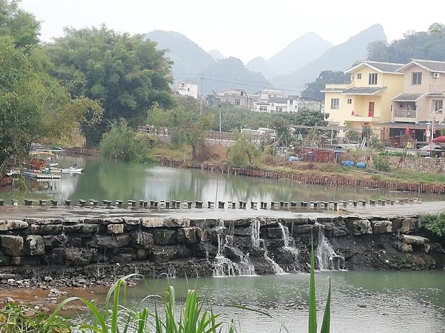 蓮花鎮紅岩村蓮花河攔河壩