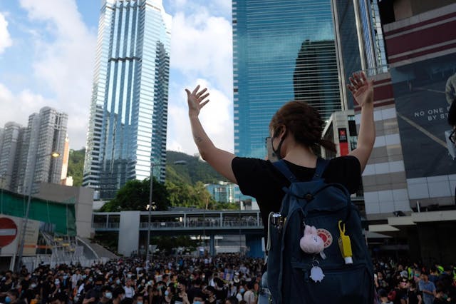 示威者呼籲群眾佔據夏慤道。